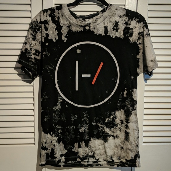 Twenty One Pilots T-shirt - Picture 1 of 1